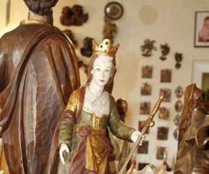 Handgeschnitzte Holzfiguren
