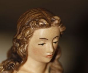 Religiöse, handgefertigte Holzfiguren